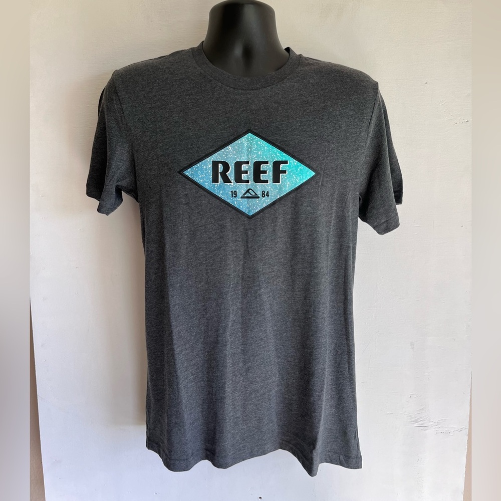 Reef surf brand Charcoal Tee with Blue Logo men’s Medium. New without tag